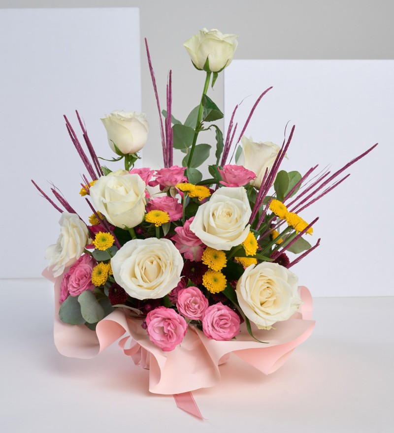 Krem Pudra Bukette Beyaz Pembe Gül ve Lisyantus