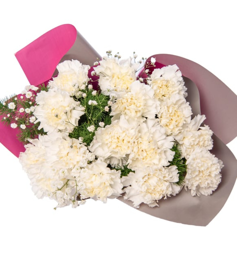 Gri Pembe Buket Kağıdında Beyaz Karanfiller
